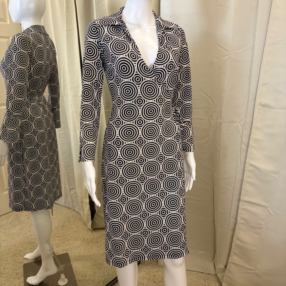 Bebe Black White Geometric Optical Print Wrap Dress Long Sleeve Collared XS